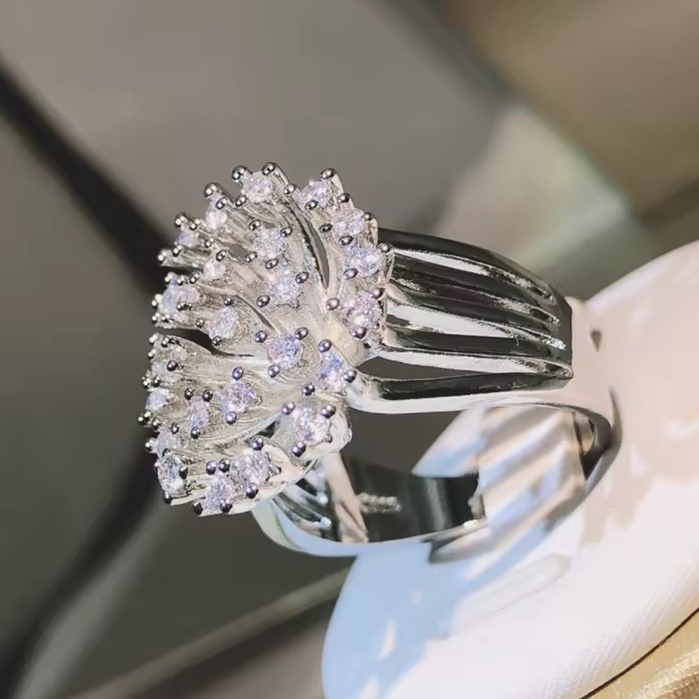 Radiant Diamond Starburst Ring – Luxury Silver & Crystal Statement Piece - Picture 5 of 10